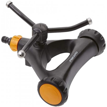Fiskars Zraszacz dookolny, metalowy na kółkach 1023657 Fiskars Zraszacz dookolny, metalowy na kółkach 1023657