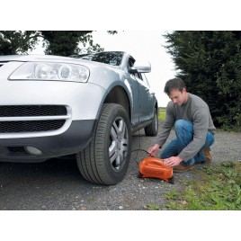 Black & Decker ASI200 Kompresor samochodowy (12V/8,3bar/9,5l/min)