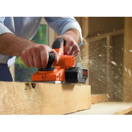 Black & Decker KW750K Strugarka (750W/82mm/0-2mm), noże TCT, kufer