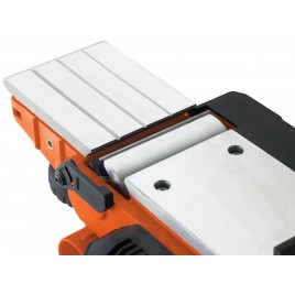 Black & Decker KW750K Strugarka (750W/82mm/0-2mm), noże TCT, kufer