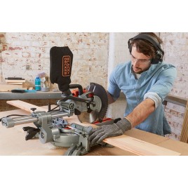 Black & Decker BES700 Pilarka tarczowa, ukośnica (1600W/216mm)