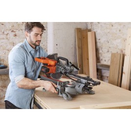 Black & Decker BES700 Pilarka tarczowa, ukośnica (1600W/216mm)