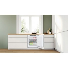 Bosch Serie 6, zamrażarka do zabudowy, 82 × 59,8 cm, Soft Close z zawiasem płaskim GUN21AD