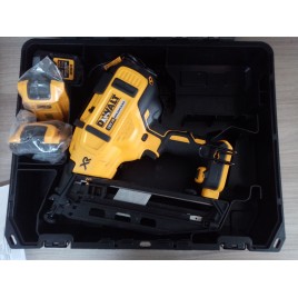 WYPRZEDAŻ DeWALT DCN660D2 Akumulatorowa gwoździarka 63 mm XR (2x2,0Ah/18V) Tstak UŻYWANY