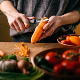 Fiskars Essential Obieraczka (6cm ) 1065585