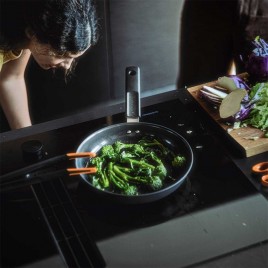 Fiskars Patelnia Hard Face 24 cm 1075458