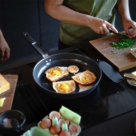 Fiskars Patelnia Hard Face 30 cm 1075521