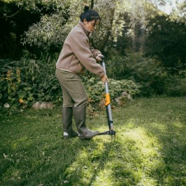 Fiskars Ergonomic™ Wyrywacz chwastów (99 cm) 1080409