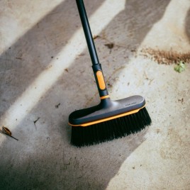 Fiskars OneClick Miotła uniwersalna (27,2 cm) 1080701