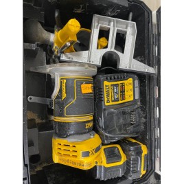 WYPRZEDAŻ DeWALT DCW604P2 Frezarka górnowrzecionowa XR (8mm/18V/2x5,0Ah)Tstak PO SERWISIE 