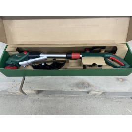 WYPRZEDAŻ BOSCH UniversalGrassCut 18V-26-500 Aku podkaszarka do trawy 06008C1F01 UŻYWANY