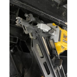 WYPRZEDAŻ ZDeWALT DCN930P2 gwoździarka aku do gwoździ, walizka PO SERWISIE