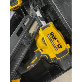 WYPRZEDAŻ ZDeWALT DCN930P2 gwoździarka aku do gwoździ, walizka PO SERWISIE