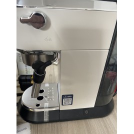 OUTLET DeLonghi Dedica Style Ekspres ciśnieniowy EC 685.W PO SERWISIE