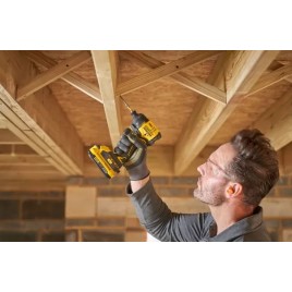 Stanley SFMCF811D1T FatMax V20 Bezszczotkowa zakrętarka udarowa 1/4" (18V/1x2,0Ah) walizka