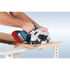 BOSCH GKS 18V-57 Akumulatorowa pilarka tarczowa + GBA 18V 4.0Ah + GAL 18V-40 0615990M42