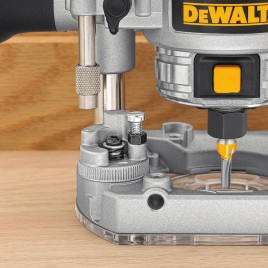 DeWALT D26203 Frezarka górnowrzecionowa ze zmienną prędkością (900W/8mm)