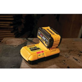 DeWALT DCB117 Szybka ładowarka 12 A do akumulatorów XR 18 V i XR FLEXVOLT 54 V