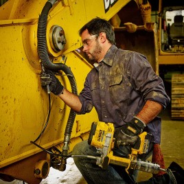 DeWALT DCGG571M1 Aku Smarownica 690 bar XR (1x 4,0Ah/18V)