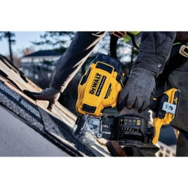 DeWALT DCN45RND2 Aku gwoździarka dachowa 45 mm, XR (18V/2x2,0Ah) Tstak