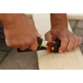 Fiskars Hardware Nóż uniwersalny z wbudowaną ostrzałką 21cm 1023618