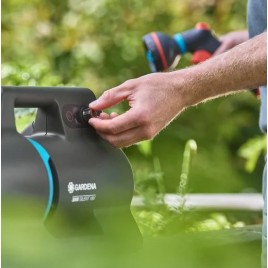 Gardena Silent 3000 18V/P4A Aku pompa ogrodowa (180W/3000l/h) - 1x 4,0Ah 14610-20